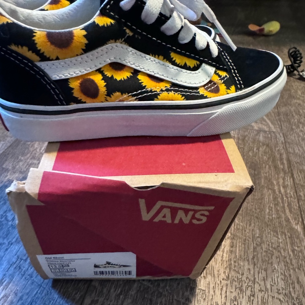 Girls size 13 Vans brand new. Sunflower lace up.